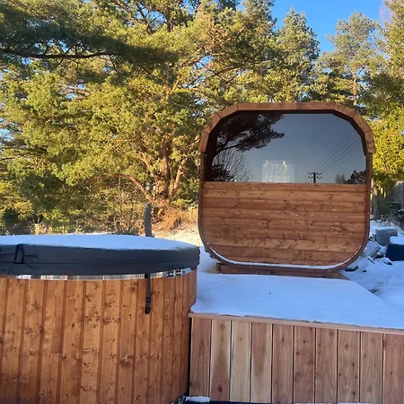 Cztery Pory Roku Z Balia I Sauna Ferienhaus